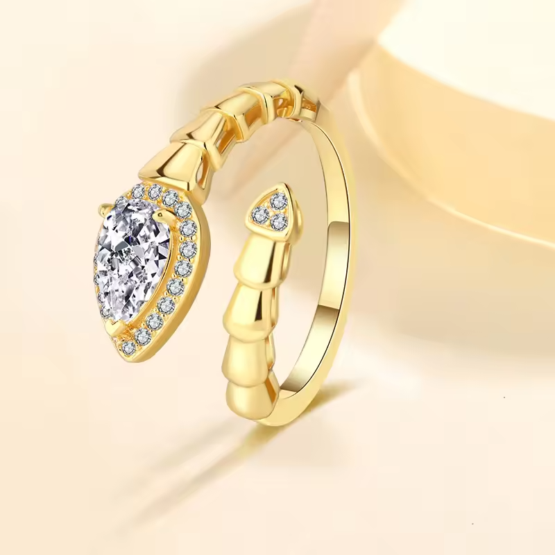 Anello del serpente con moissanite