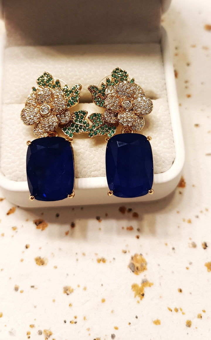 Orecchini pendenti di lusso con zirconi