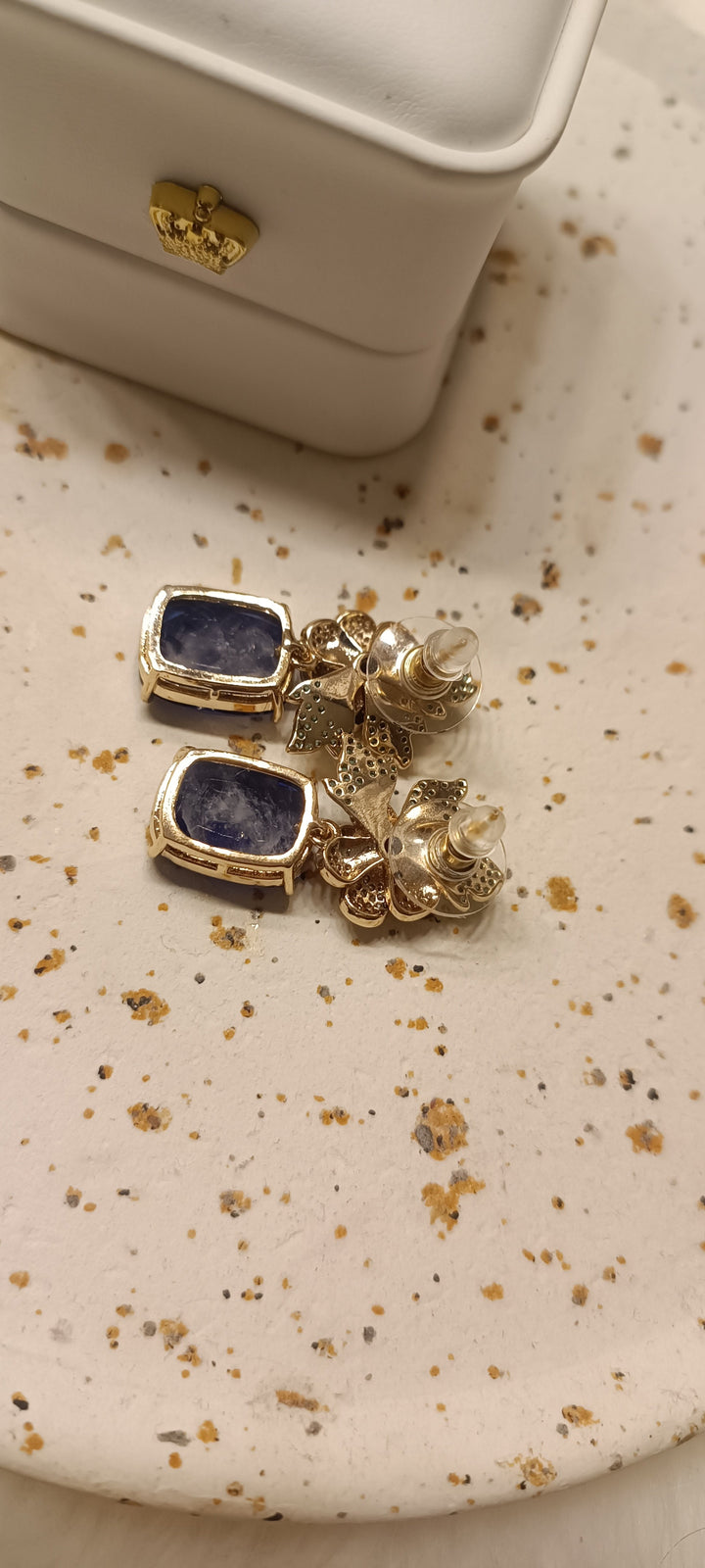 Orecchini pendenti di lusso con zirconi