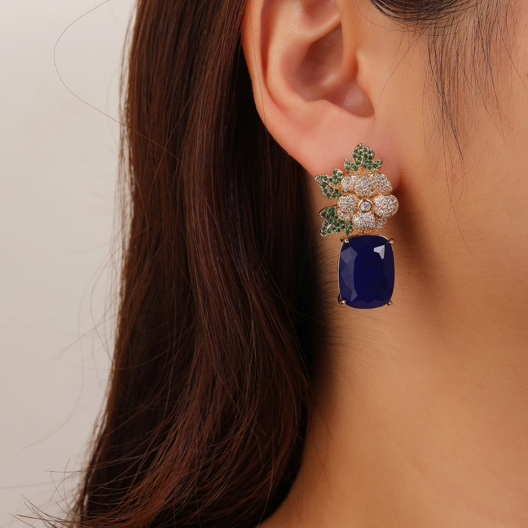 Orecchini pendenti di lusso con zirconi