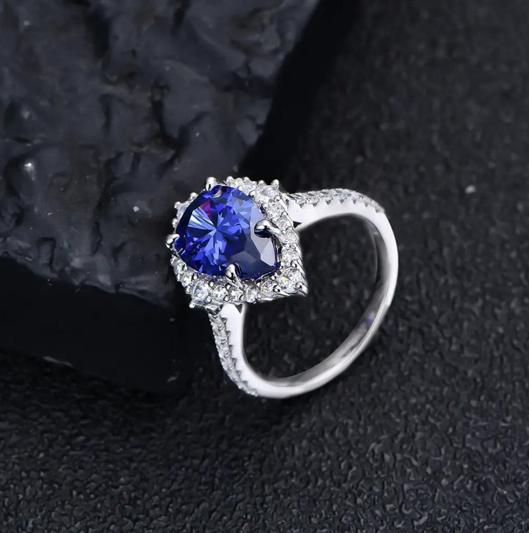 Anello  con pietra tanzanite